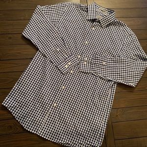 Men’s H26 Navy HAGGAR Button Down Shirt!